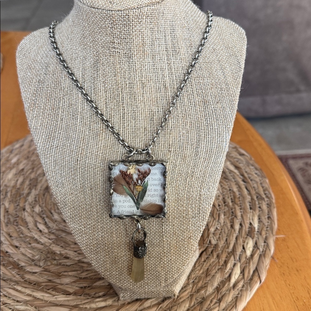 Angelic Whimsey Real Dried Flower Shadow Box Pendant Necklace Botanical NWT